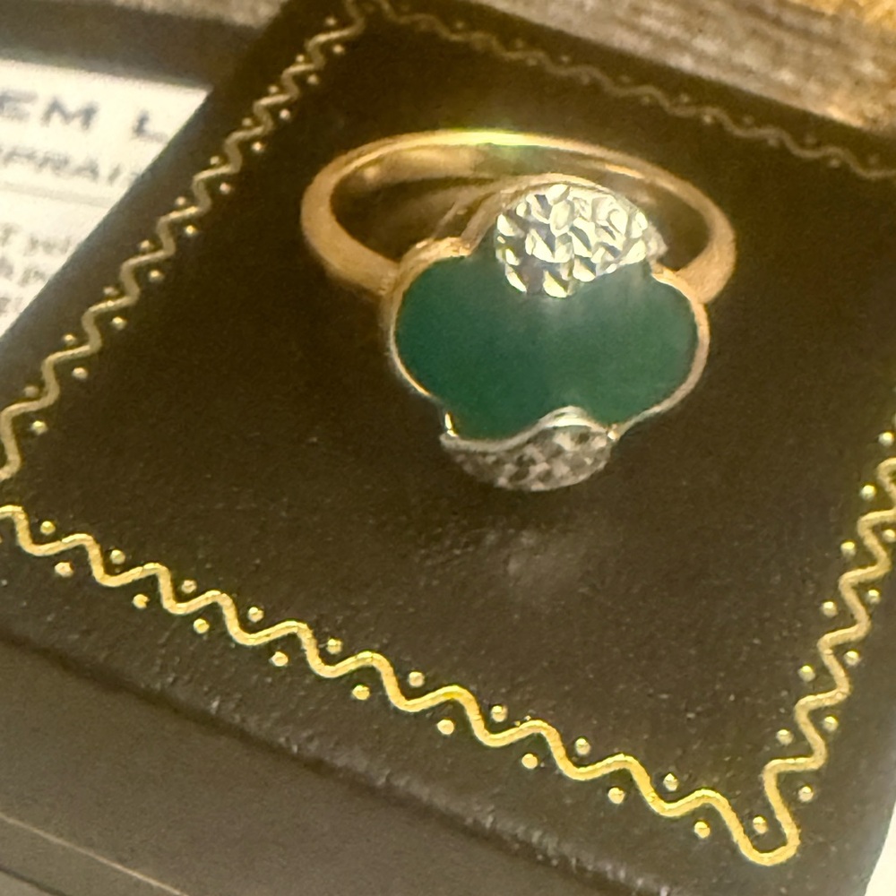 18kt yellow & white gold Chrysoprase Ring - Size 7